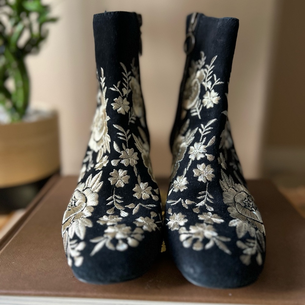 Johnny Was Gold Embroidered, Black Velvet Booties